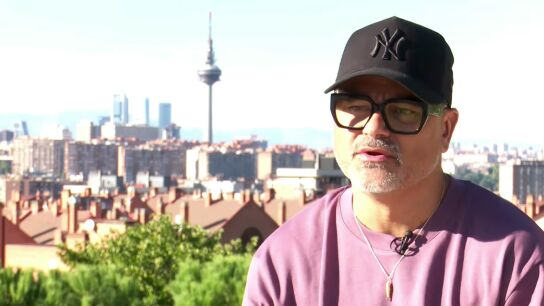 Nach regresa a la escena con 'Destino' para poner orden a su caos: "En este disco estaba con 13 canciones a la vez"