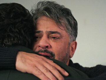 La piadosa mentira de Ferit para dar esperanza a un Orhan hundido en la c&aacute;rcel