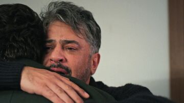 La piadosa mentira de Ferit para dar esperanza a un Orhan hundido en la cárcel