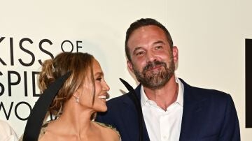 Jennifer Lopez y Ben Affleck en la premiere de Kiss of the Spider Woman en Nueva York