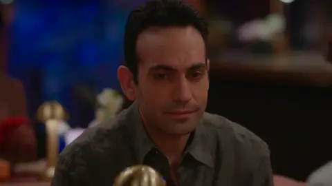 Evren celebra su cumpleaños con Naz sin dejar de pensar en Bahar Evren celebra su cumpleaños con Naz sin dejar de pensar en Bahar