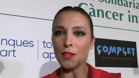 Gisela haciendo declaraciones a la prensa Gisela haciendo declaraciones a la prensa