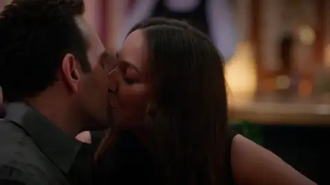 Naz besa a Evren Naz besa a Evren