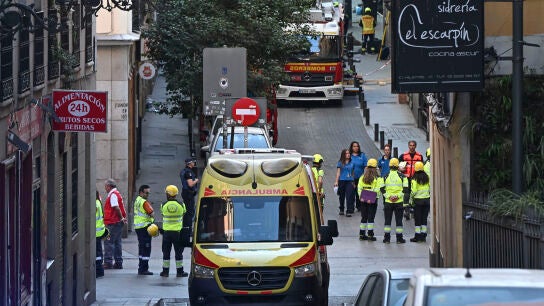Inmediaciones del lugar en el que el derrumbe parcial de un edificio en pleno centro de Madrid, en una calle situada cerca de la plaza de &Oacute;p