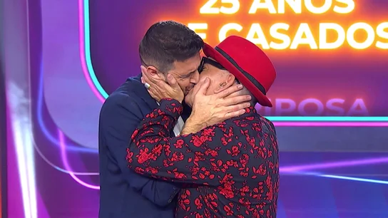 Besos y mucha pasión con Paz Padilla y José Corbacho en Emparejados: este sábado, último programa de la temporada Besos y mucha pasión con Paz Padilla y José Corbacho en Emparejados: este sábado, último programa de la temporada