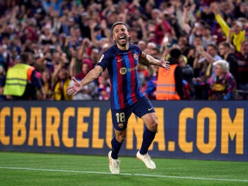 Jordi Alba celebra un gol con el Barcelona