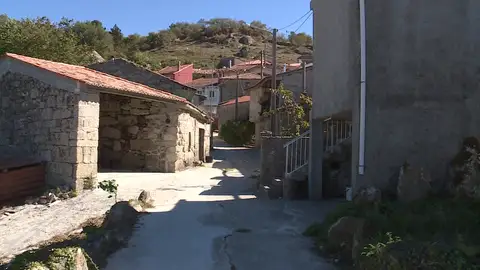 Un asesino múltiple se instala en una aldea de Ourense ante el miedo de sus vecinos: "antes de saber quien era le ayudabamos" Un asesino múltiple se instala en una aldea de Ourense ante el miedo de sus vecinos: "antes de saber quien era le ayudabamos"