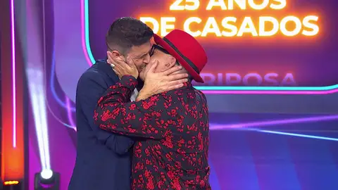 El apasionado beso de Corbacho a Joaquín: “Tú no eres cualquiera, tú eres el capitán” El apasionado beso de Corbacho a Joaquín: “Tú no eres cualquiera, tú eres el capitán”