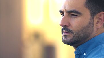 David descubre el secreto de Julia y sospecha sobre la relación de Patricia con la joven