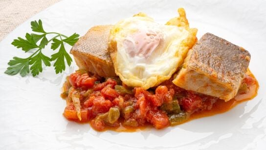 Karlos Argui&ntilde;ano: receta de pisto manchego con bacalao, una bomba de nutrientes muy f&aacute;cil de elaborar