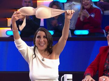 Paz Padilla la l&iacute;a al quitarse el sujetador en Emparejados