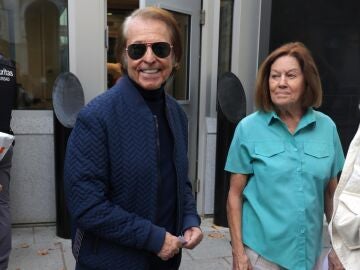 Raphael reaparece junto a su mujer, Natalia Figueroa