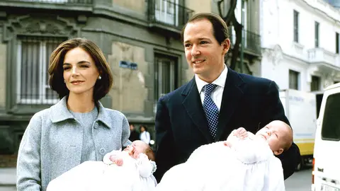 Konstantin de Bulgaria y María García de la Rasilla, en el bautizo de sus hijos Konstantin de Bulgaria y María García de la Rasilla, en el bautizo de sus hijos