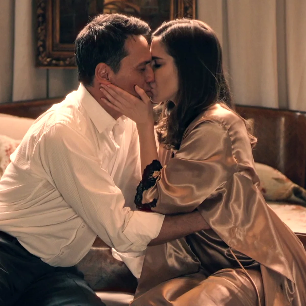 Gabriel quiere tener el bebé junto a Begoña y ella acepta: "Me desviviré porque seamos felices los tres"