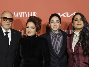 Gloria Estefan, su marido Emilio, su hija Emily y su novia, Gemeny Hernández Gloria Estefan, su marido Emilio, su hija Emily y su novia, Gemeny Hernández