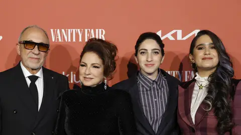 Gloria Estefan, su marido Emilio, su hija Emily y su novia, Gemeny Hernández Gloria Estefan, su marido Emilio, su hija Emily y su novia, Gemeny Hernández