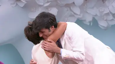 Sonsoles Ónega se emociona con Alfonso Goizueta, el finalista más joven del premio Planeta: Sonsoles Ónega se emociona con Alfonso Goizueta, el finalista más joven del premio Planeta: