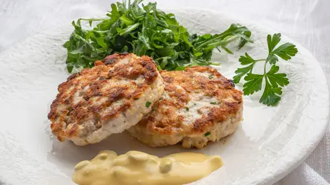 Arguiñano: receta de hamburguesas de bonito con mahonesa de guindillas, una forma diferente de comer pescado Arguiñano: receta de hamburguesas de bonito con mahonesa de guindillas, una forma diferente de comer pescado