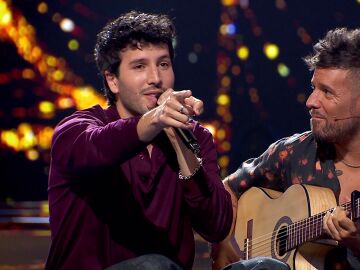 Emoción, verdad y sentido del humor: la improvisada canción de arrepentimiento de Sebastián Yatra a Mika en La Voz