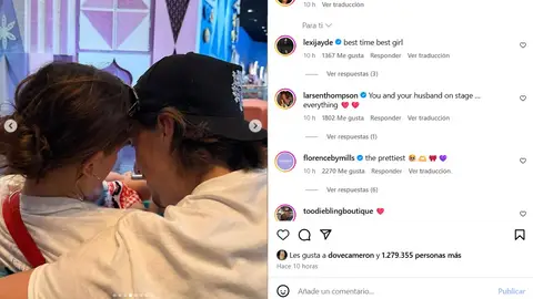 Millie Bobby Brown y Jake Bongiovi con su hija Millie Bobby Brown y Jake Bongiovi con su hija
