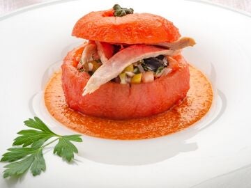 Tomates rellenos de ventresca con muhammara