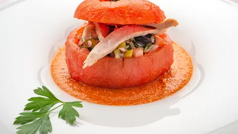 Tomates rellenos de ventresca con muhammara Tomates rellenos de ventresca con muhammara