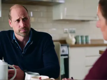 VÍDEO: Vídeo: El príncipe Guillermo rompe a llorar con una mujer que sufrió el suicidio de su marido VÍDEO: Vídeo: El príncipe Guillermo rompe a llorar con una mujer que sufrió el suicidio de su marido