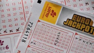 Un obrero gana m&aacute;s de un mill&oacute;n en la loter&iacute;a, deja su trabajo y acaba en el hospital por salir mucho de fiesta: "Creo que lo hice mal"
