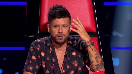 &ldquo;D&eacute;jame so&ntilde;ar que te vendr&iacute;as conmigo&rdquo;. Pablo L&oacute;pez busca la mirada de esta talent para La Voz
