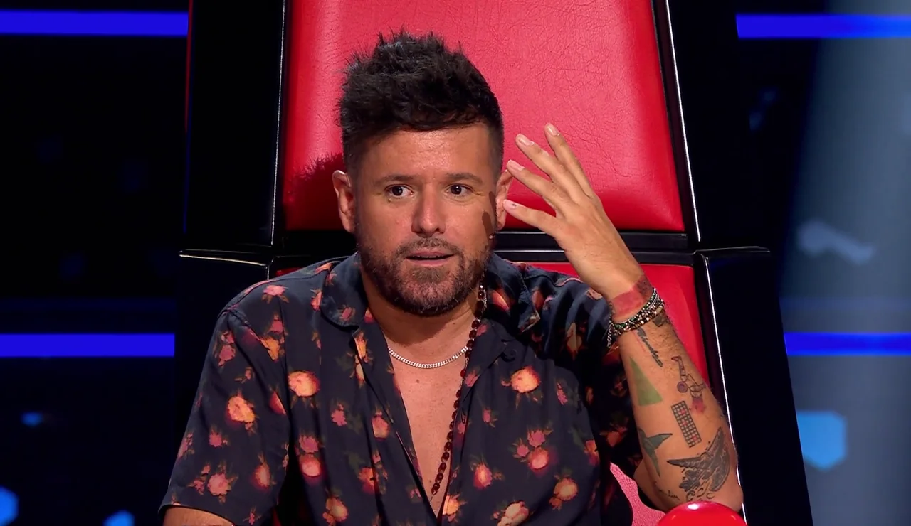 “Déjame soñar que te vendrías conmigo”. Pablo López busca la mirada de esta talent para La Voz