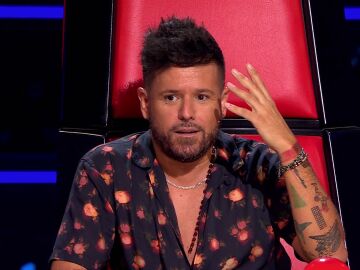 “Déjame soñar que te vendrías conmigo”. Pablo López busca la mirada de esta talent para La Voz