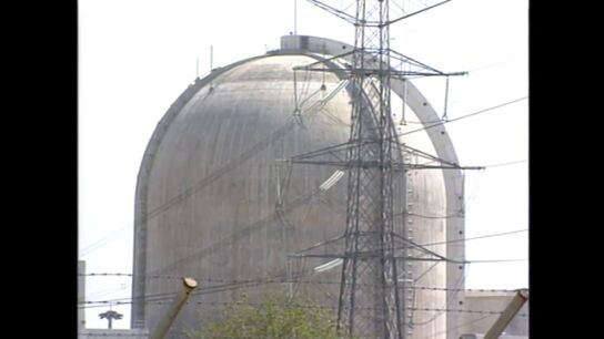 Efem&eacute;rides del 19 de octubre de 2025: Accidente nuclear tras Incendio en la central nuclear de Vandell&oacute;s I