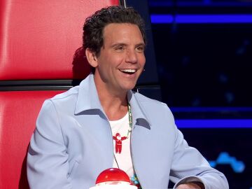Mika llama “rara” a esta talent al terminar la actuación: “Pero es una cosa positiva”