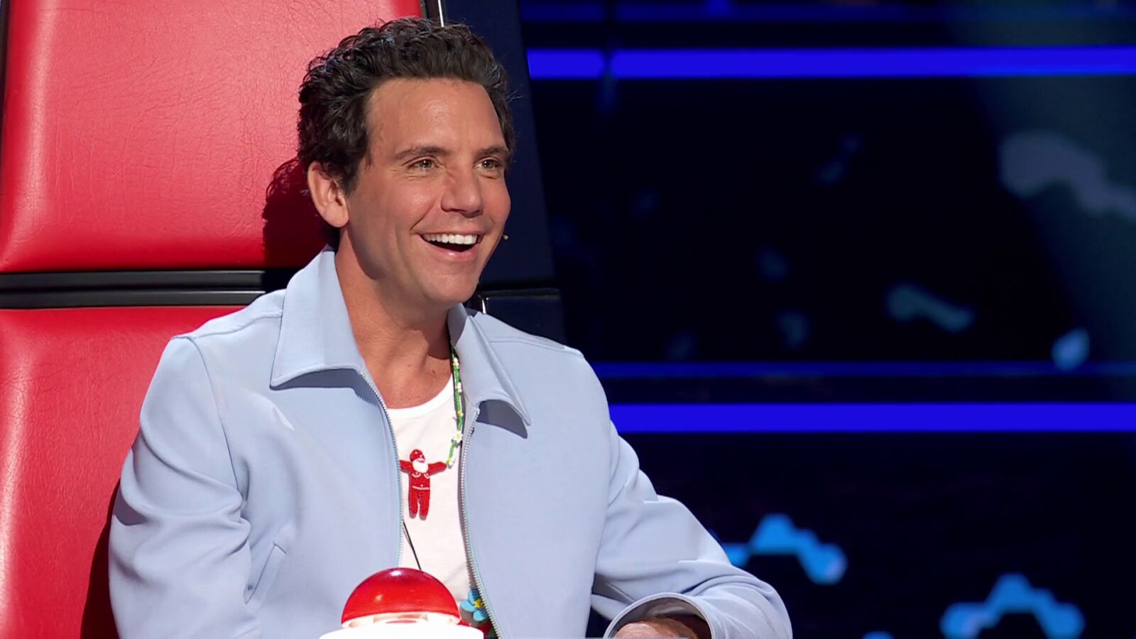 Mika llama “rara” a esta talent al terminar la actuación: “Pero es una cosa positiva”