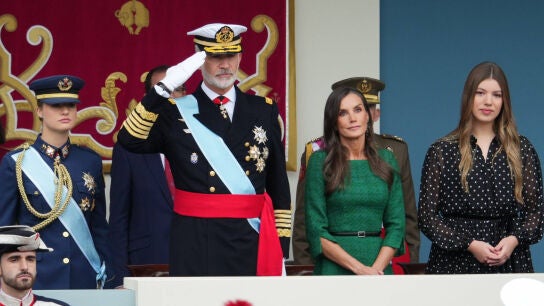 La princesa Leonor, los reyes Felipe y Letizia y la infanta Sof&iacute;a en el desfile de las Fuerzas Armadas del 12 de octubre
