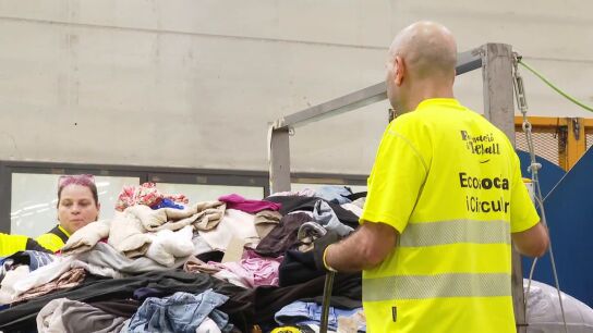 Imagen de los contenedores de ropa.