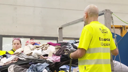 Imagen de los contenedores de ropa. Imagen de los contenedores de ropa.