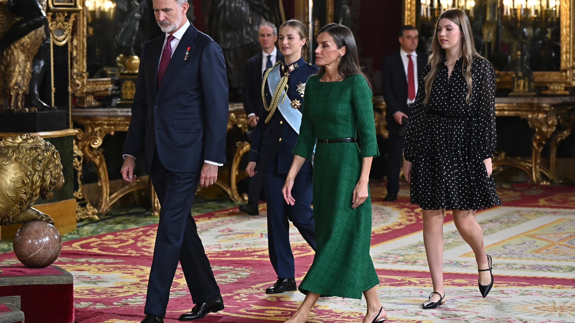 Los Reyes saludan a los alcaldes de la dana en la recepción en el Palacio Real Los Reyes saludan a los alcaldes de la dana en la recepción en el Palacio Real
