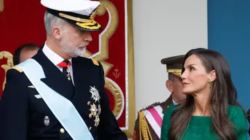 Imagen de Felipe VI y Leticia durante el desfile del Día de la Hispanidad. Imagen de Felipe VI y Leticia durante el desfile del Día de la Hispanidad.