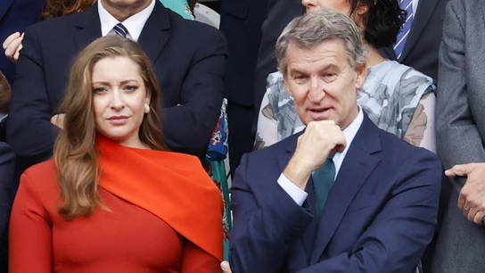 Imagen de Esther Muñoz y Alberto Núñez Feijóo durante el desfile del 12 de octubre Imagen de Esther Muñoz y Alberto Núñez Feijóo durante el desfile del 12 de octubre
