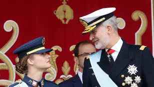 La princesa Leonor y Felipe VI compartiendo confidencias