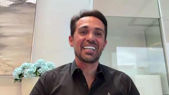 Alberto Contador en conexi&oacute;n con Antena 3 Deportes