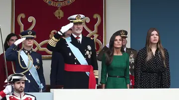 Imagen de la familia real durante el desfile del Día de la Hispanidad. Imagen de la familia real durante el desfile del Día de la Hispanidad.