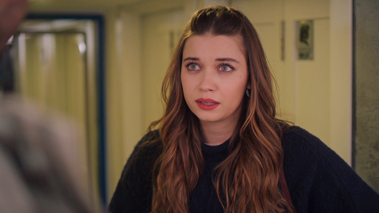 ¡La confusión más divertida! Seyran huye de su cita y acaba escapando con Akin ¡La confusión más divertida! Seyran huye de su cita y acaba escapando con Akin