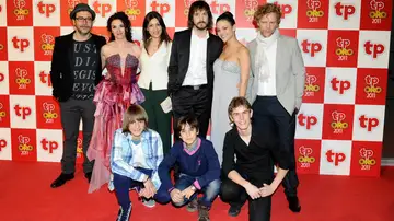 Imagen de Jimmy Shaw jubnto al resto del cast de Aguila Roja. Imagen de Jimmy Shaw jubnto al resto del cast de Aguila Roja.