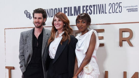 Andrew Garfield, Julia Roberts y Ayo Edebiri en el London Film Festival 2025 presentando Caza de Brujas