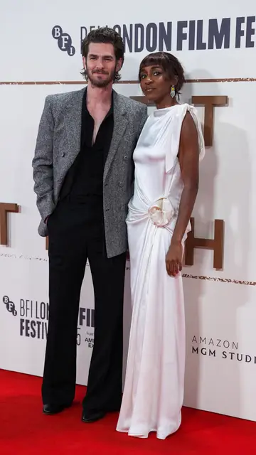 Andrew Garfield y Ayo Edebiri en la premiere de Caza de Brujas en el London Film Festival Andrew Garfield y Ayo Edebiri en la premiere de Caza de Brujas en el London Film Festival