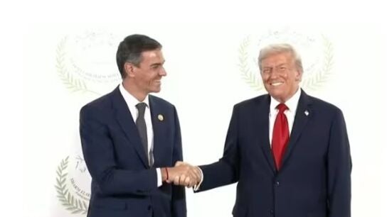 S&aacute;nchez y Trump se saludan con normalidad una semana despu&eacute;s de pedir expulsar a Espa&ntilde;a de la OTAN