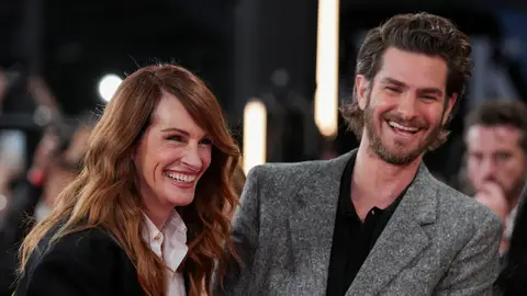 Julia Roberts y Andrew Garfield en la premiere de Caza de Brujas en el London Film Festival Julia Roberts y Andrew Garfield en la premiere de Caza de Brujas en el London Film Festival