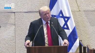 Los minutos de ovación de Donald Trump, empañados por gritos de 